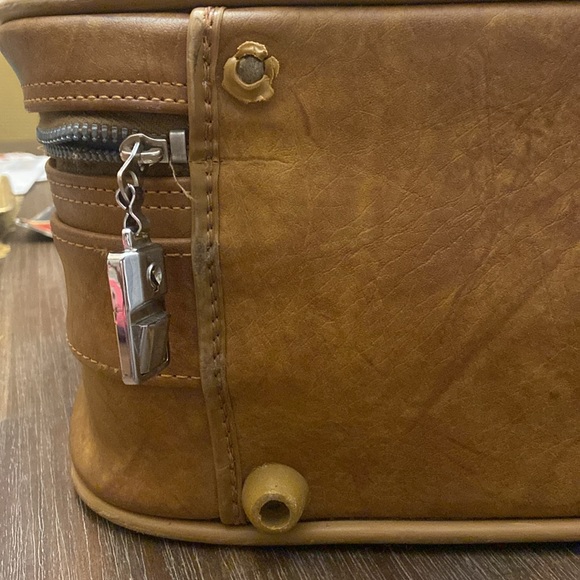Vintage 1978 American Tourister  Inc. 100% Leather Brown Suitcase (Carry-On) - Picture 17 of 17